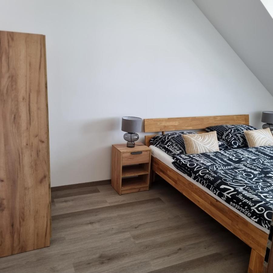 Cerna Ruze- Apartman 5 Pilsen Exterior foto