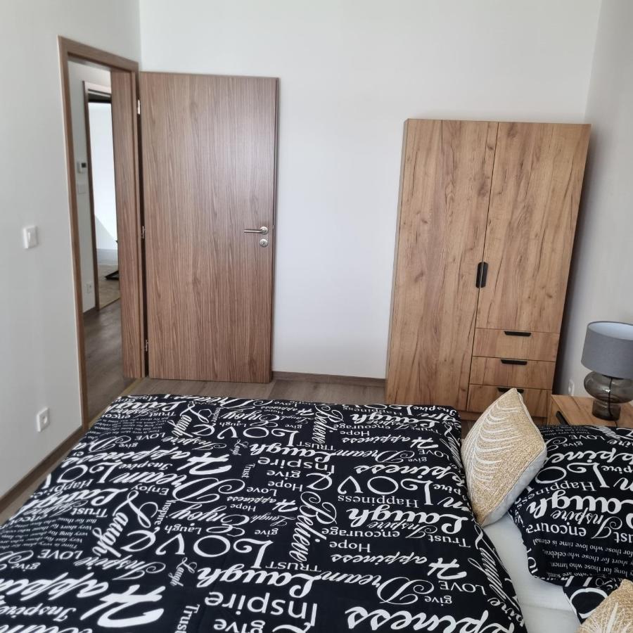 Cerna Ruze- Apartman 5 Pilsen Exterior foto