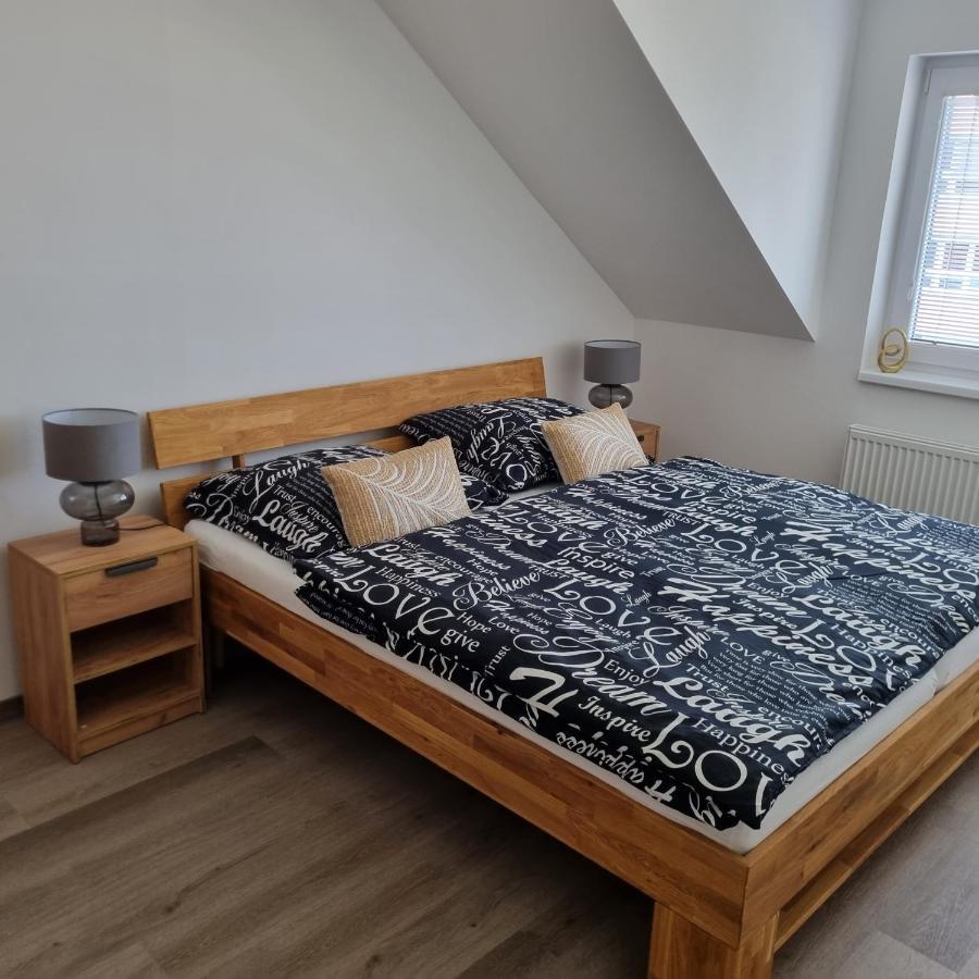 Cerna Ruze- Apartman 5 Pilsen Exterior foto