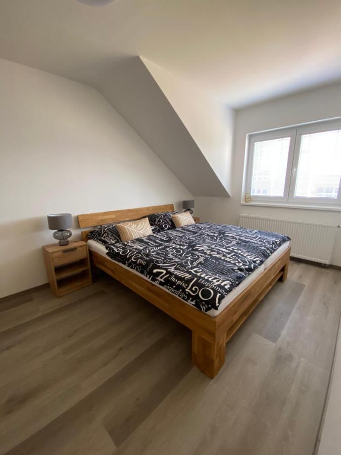 Cerna Ruze- Apartman 5 Pilsen Exterior foto