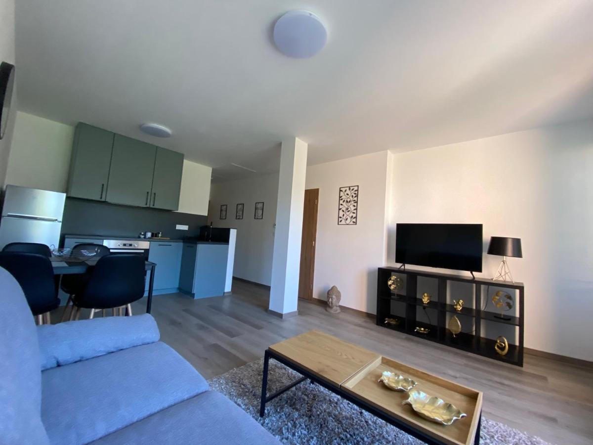 Cerna Ruze- Apartman 5 Pilsen Exterior foto