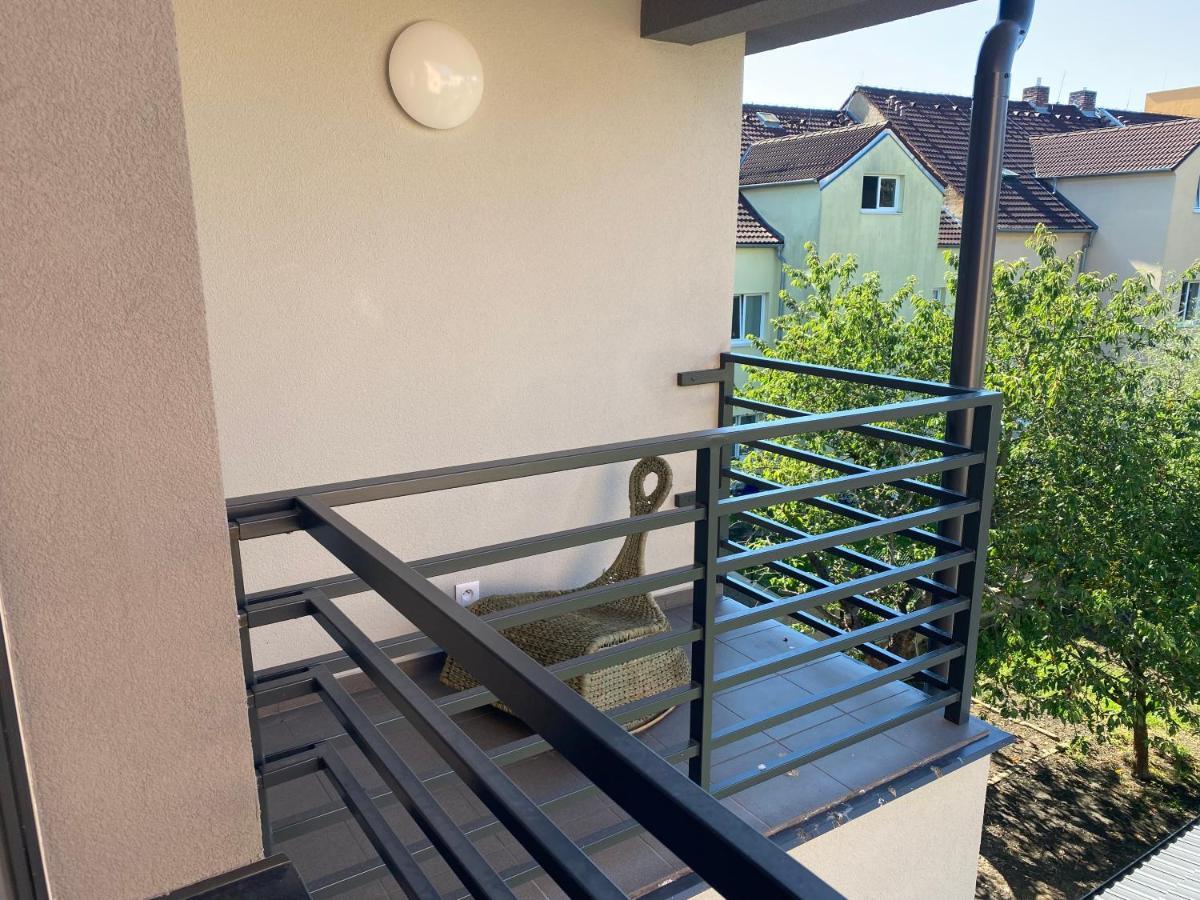 Cerna Ruze- Apartman 5 Pilsen Exterior foto