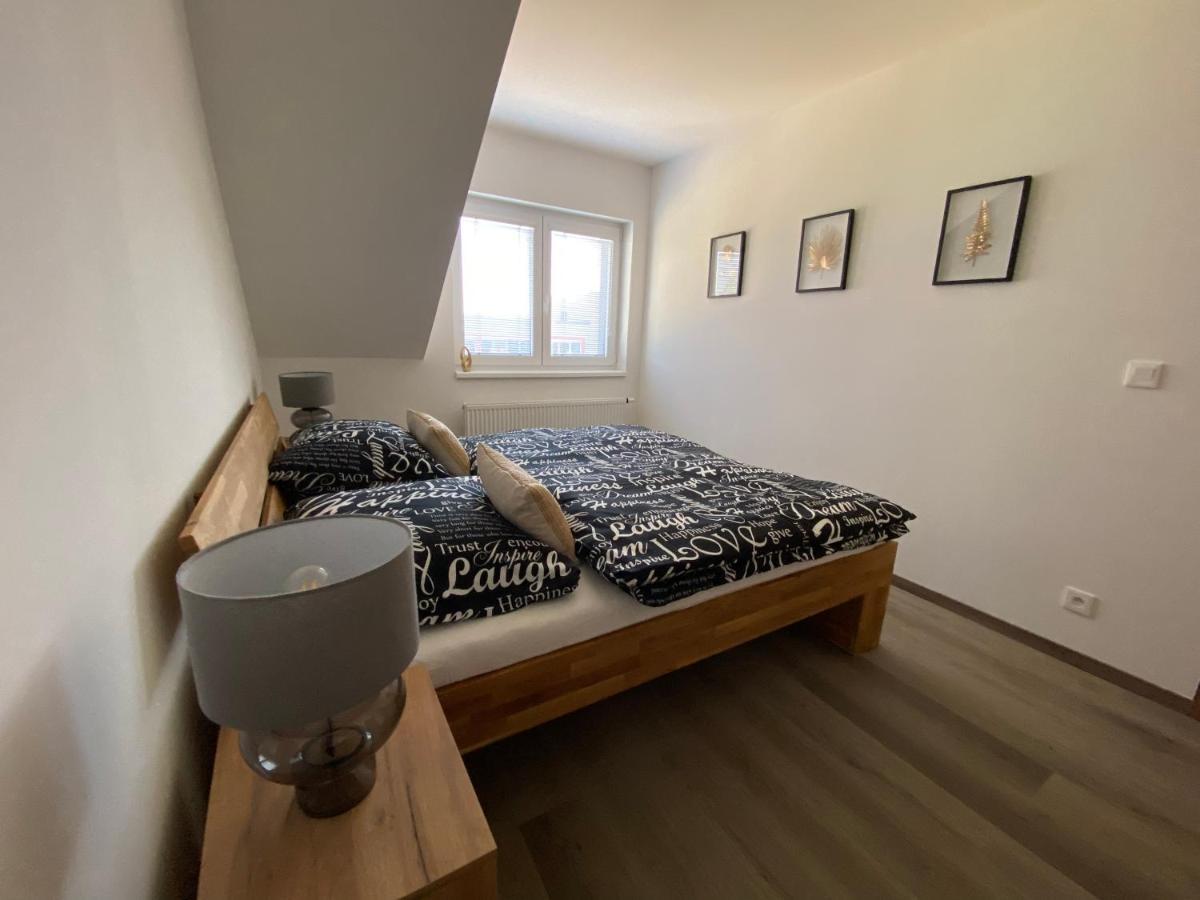 Cerna Ruze- Apartman 5 Pilsen Exterior foto